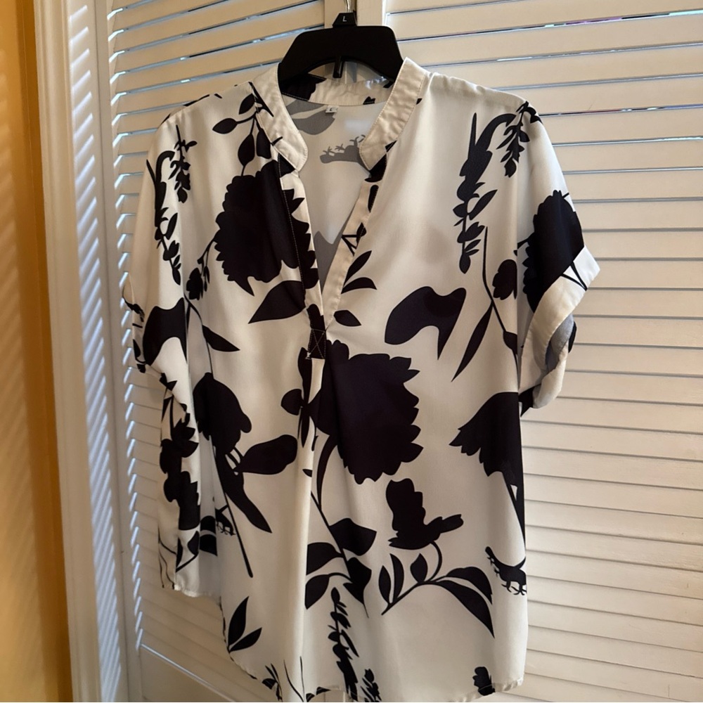Source Unknown Black and White Floral Blouse
